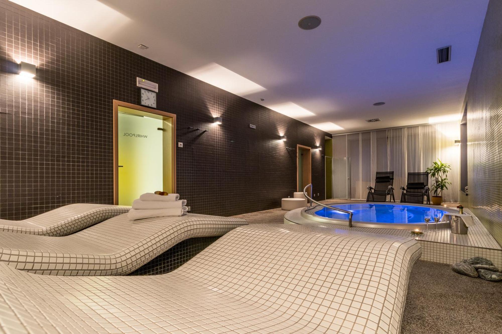 Hotel Kravi Hora Boretice Ngoại thất bức ảnh