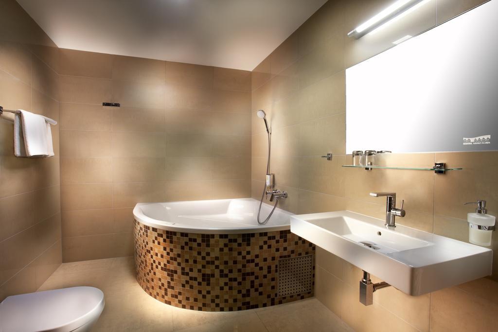Hotel Kravi Hora Boretice Ngoại thất bức ảnh