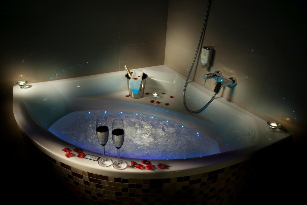 Hotel Kravi Hora Boretice Ngoại thất bức ảnh