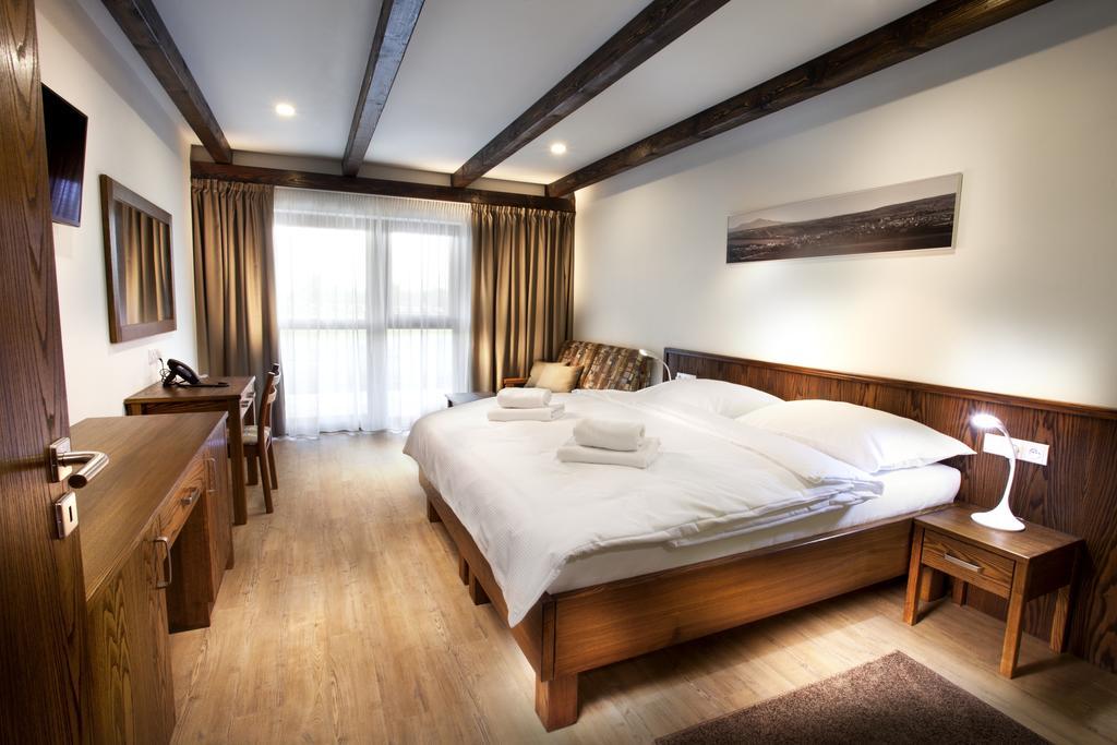 Hotel Kravi Hora Boretice Ngoại thất bức ảnh