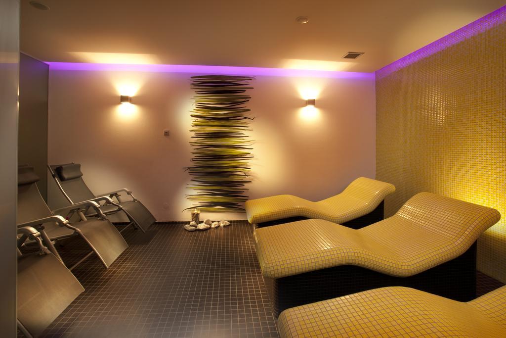 Hotel Kravi Hora Boretice Ngoại thất bức ảnh