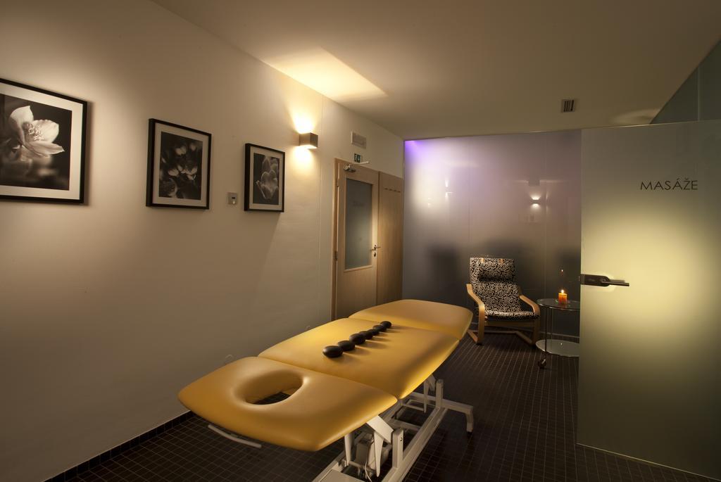Hotel Kravi Hora Boretice Ngoại thất bức ảnh